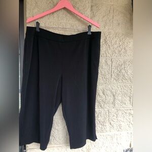Susan Graver black Capris XL